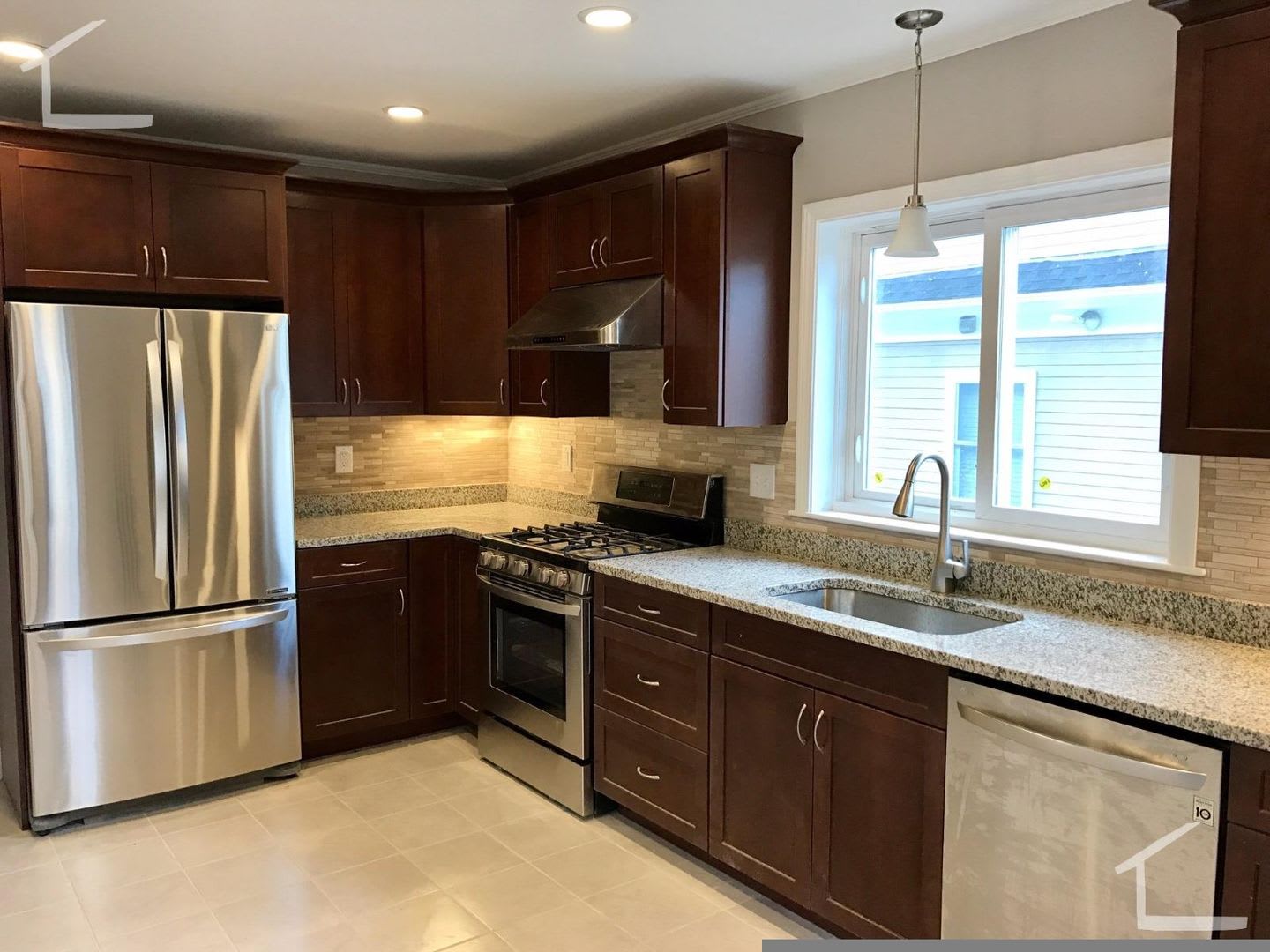 Charming 4 Bedroom- No Broker Fee – photo 2