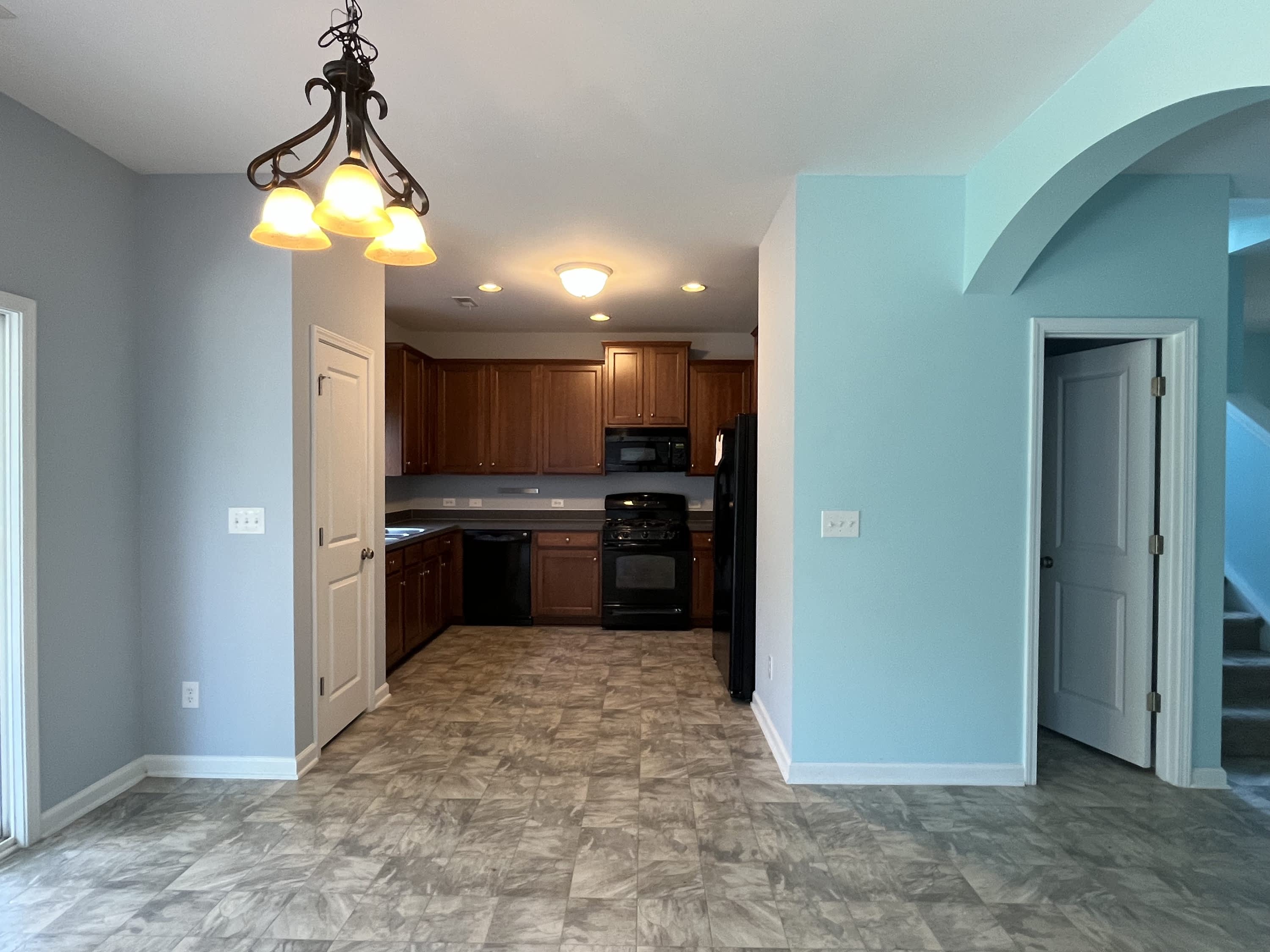 292 Mayfield Drive – photo 3