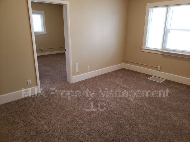 970 W Center St – photo 4