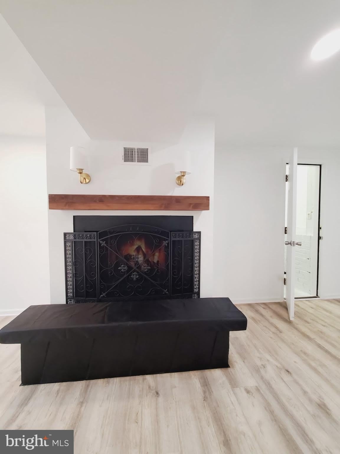 908 N YORK Road – photo 1