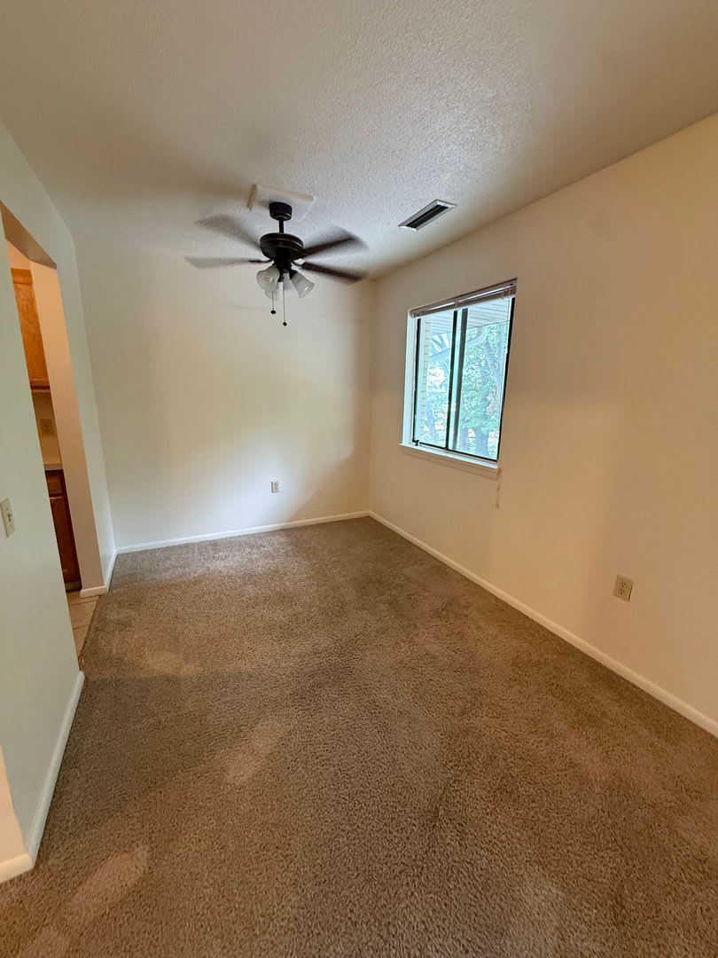 Two bedroom available in Millcreek – photo 2