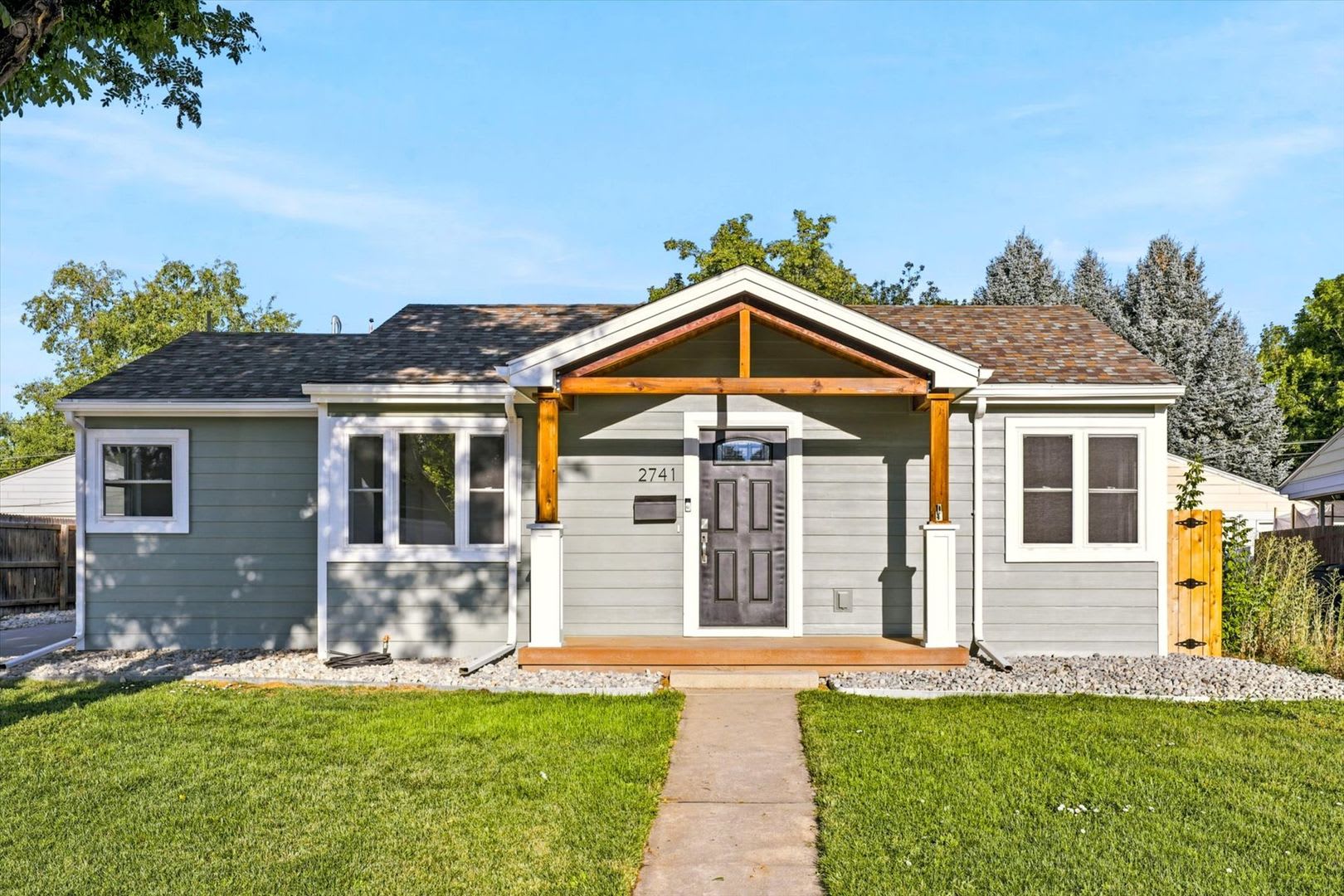 Gorgeous Remodeled 2 Bedroom 2 Bathroom Home – photo 3
