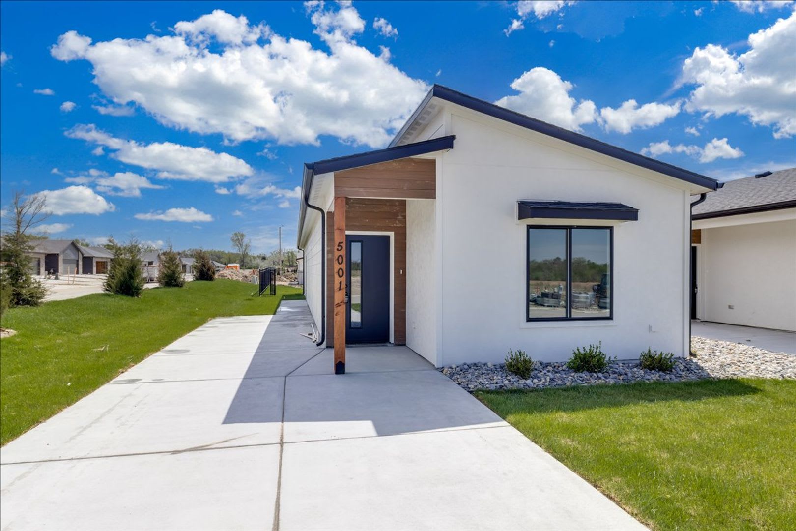 Beautiful Three Bedroom, Two Bathroom – photo 1