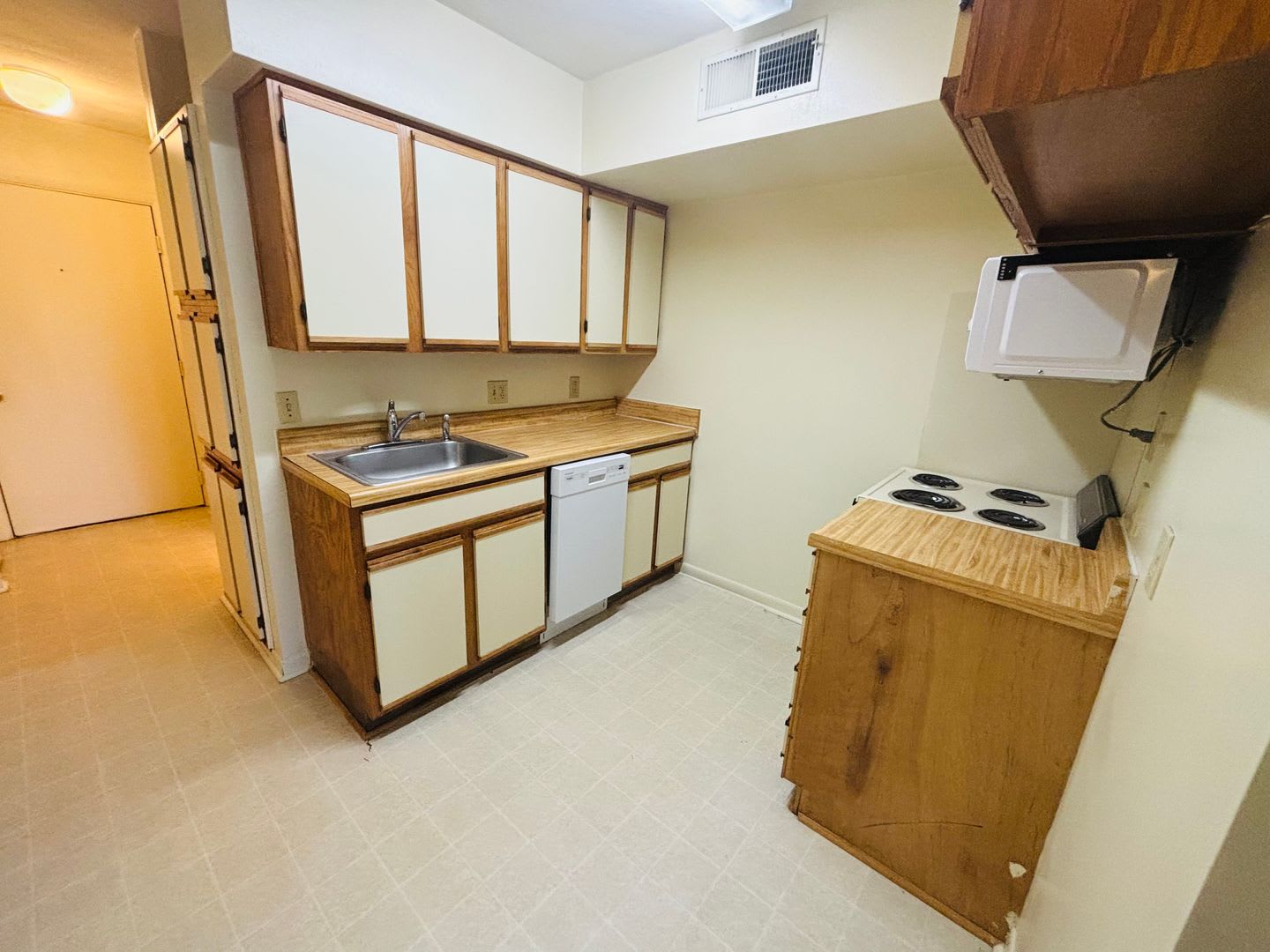 Efficiency 1 Bathroom Condo – photo 5