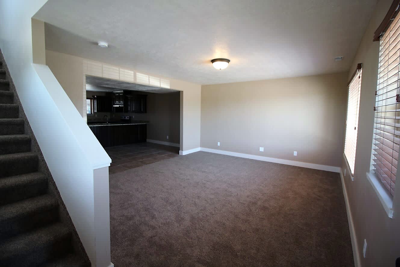 563 West 1400 North – photo 4
