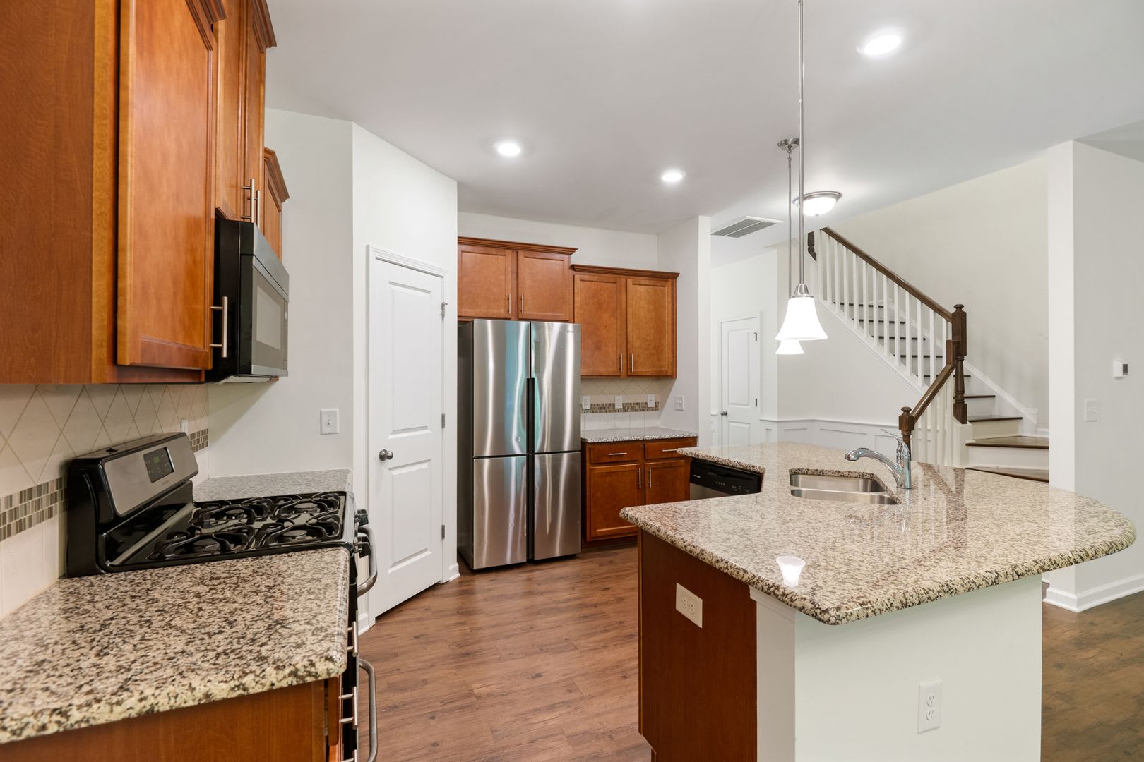 3be / 2.5ba Townhouse with Screened Porch and Community Pool in North Durham – photo 4