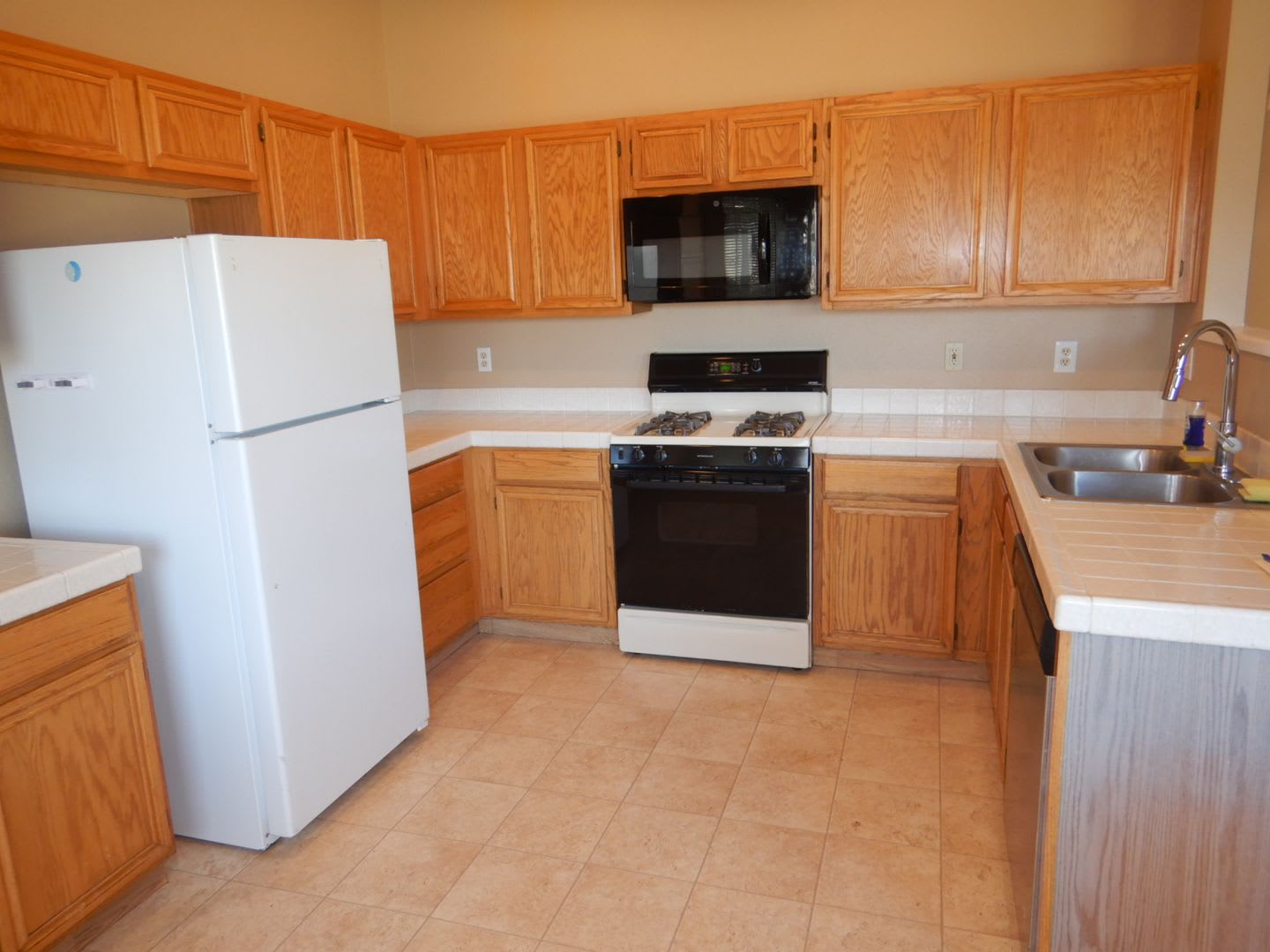 Cute 4 bedroom home in Silver Shores – photo 3