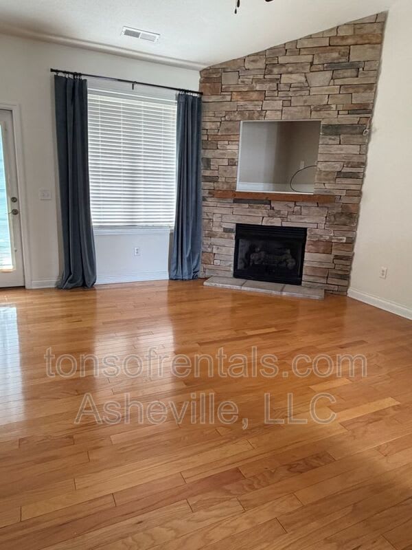 18 Spelter St. – photo 2