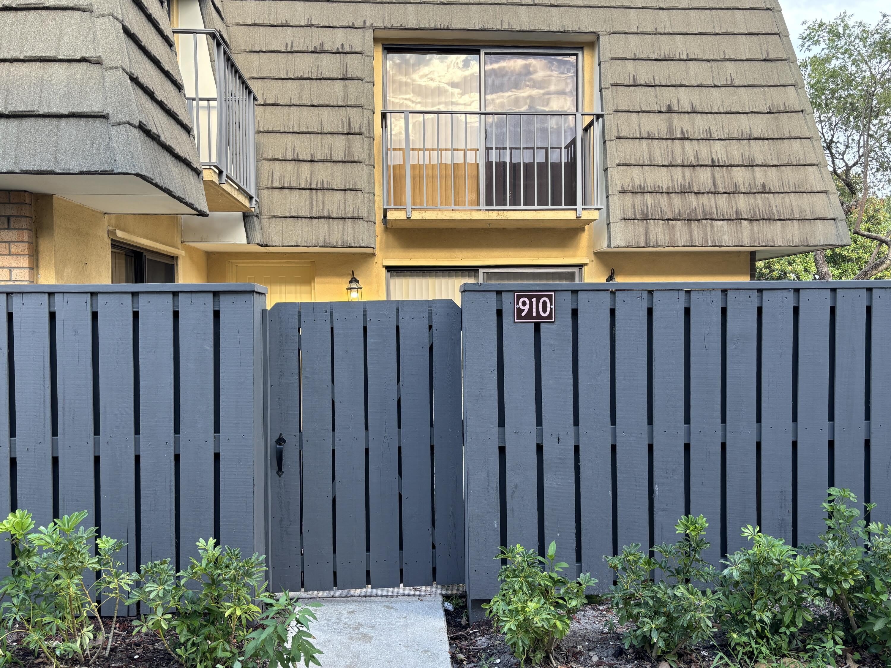 910 9th Way – photo 2