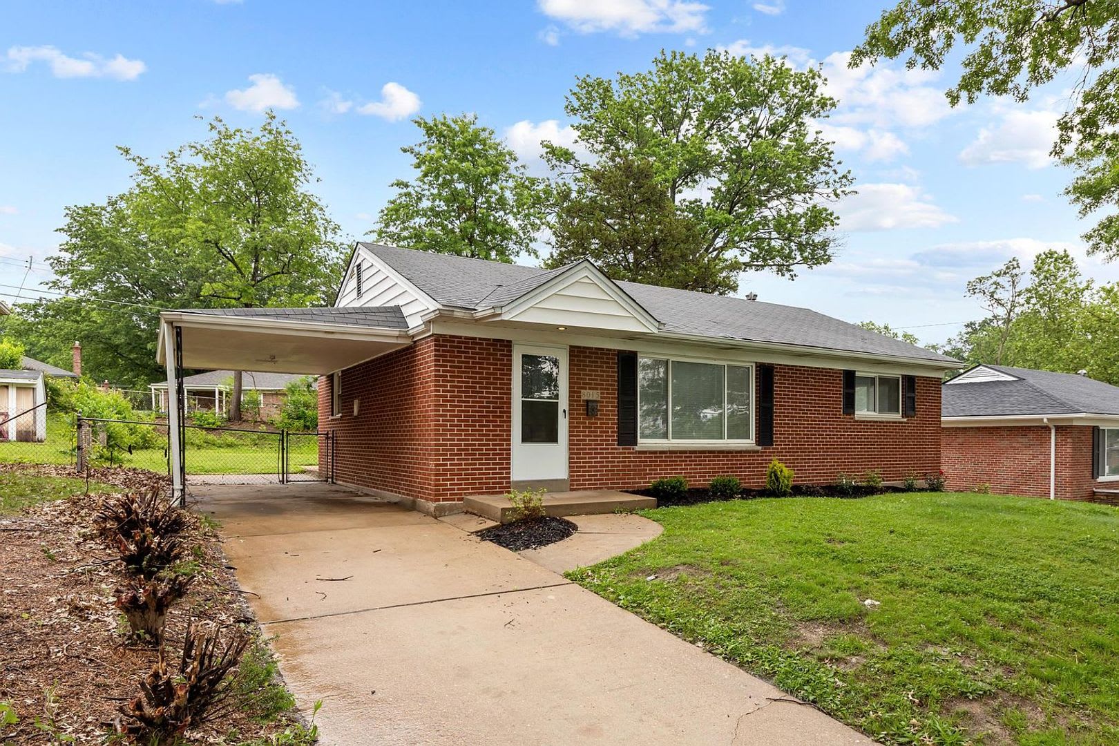 Updated University City Gem – 3 Bedrooms, 2 Bathrooms – photo 2