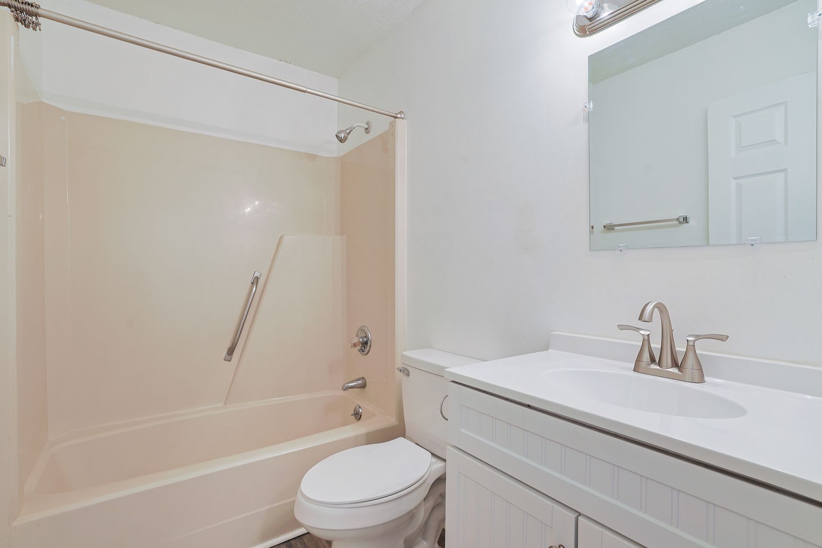 2 Bedroom Townhome Within Blocks To The Beach – photo 5