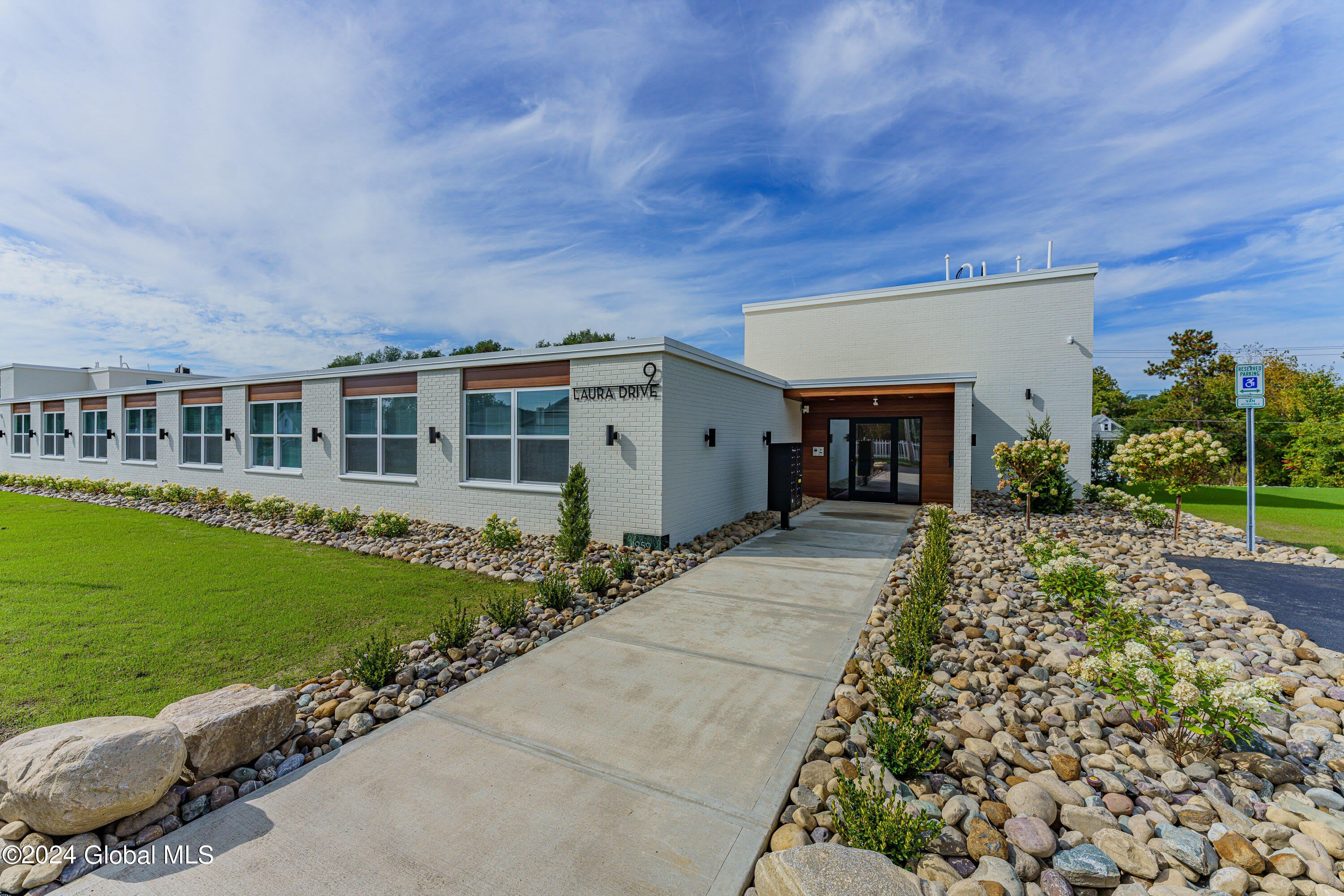 9 Laura Drive – photo 1