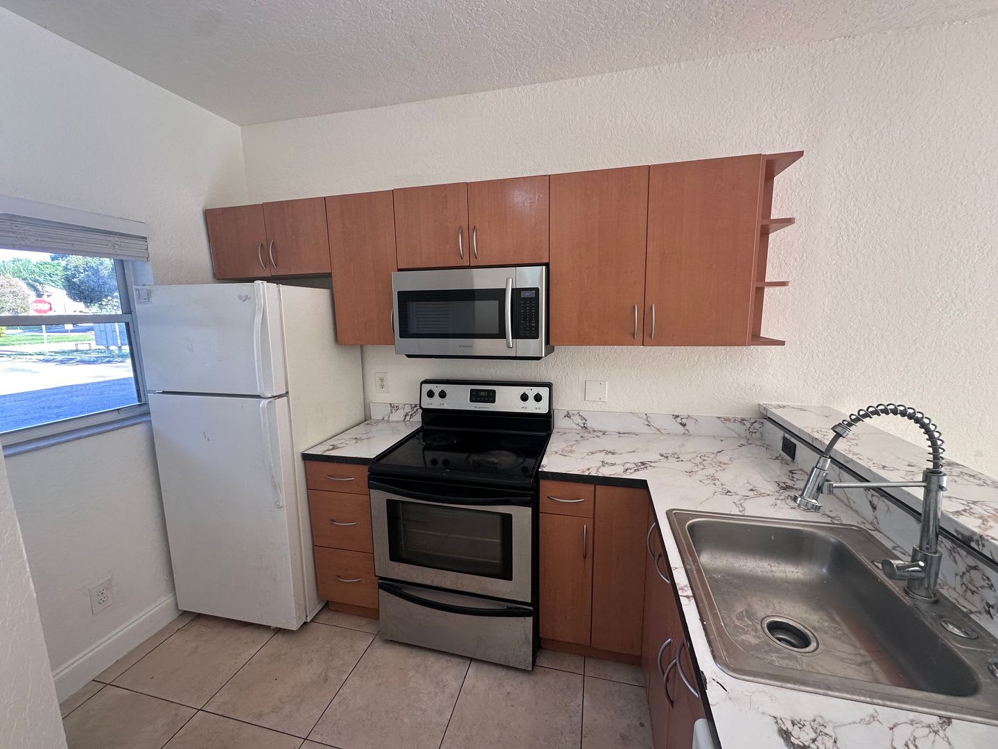 RENOVATED 2 BED / 2 BATH – AVAILABLE NOW! – photo 2