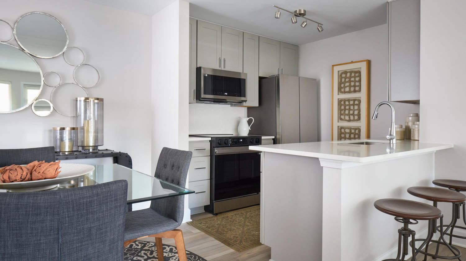 Lakeside Apartments – photo 4