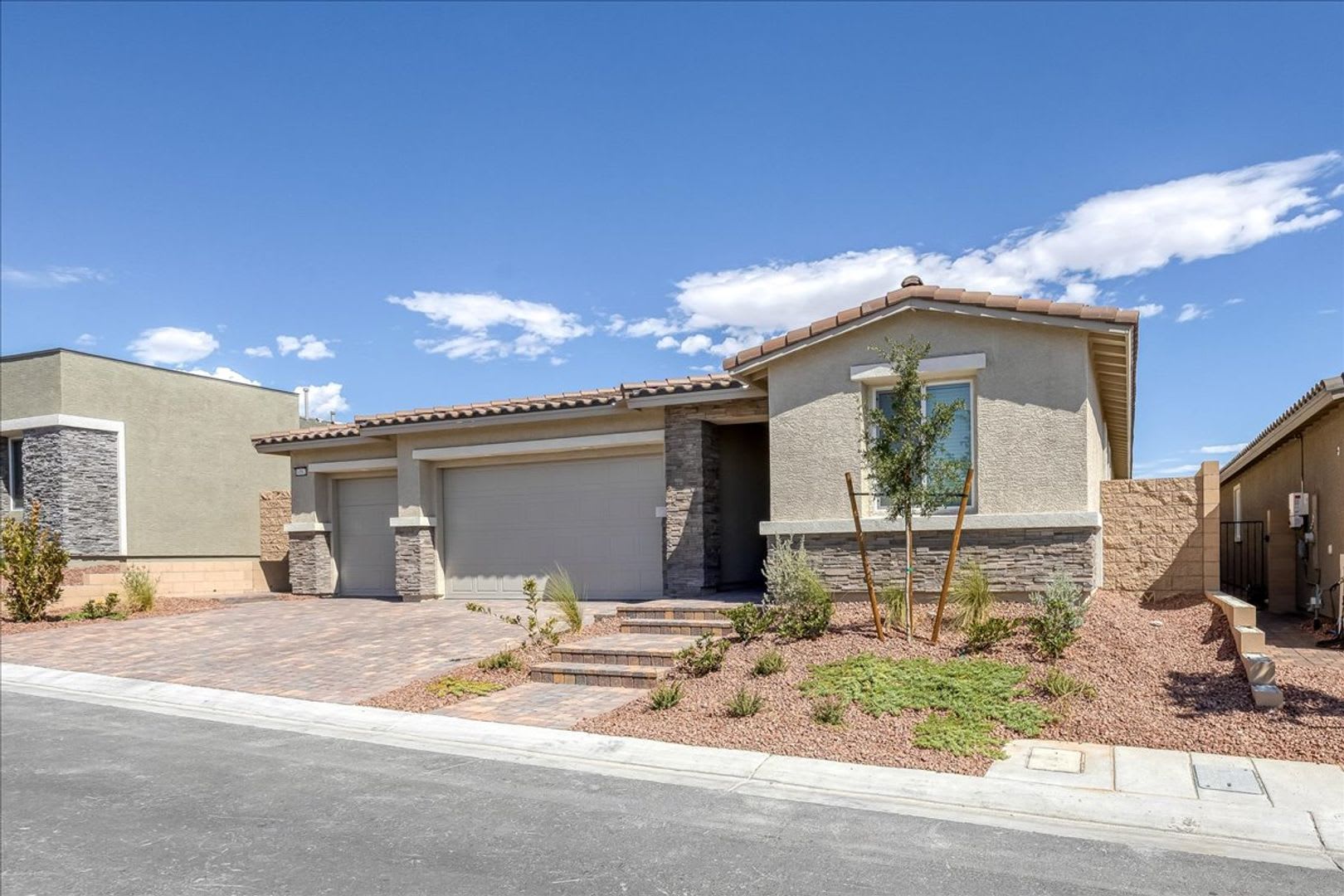 Flexible Living Meets Modern Luxury In Gated Avery Pointe – photo 1