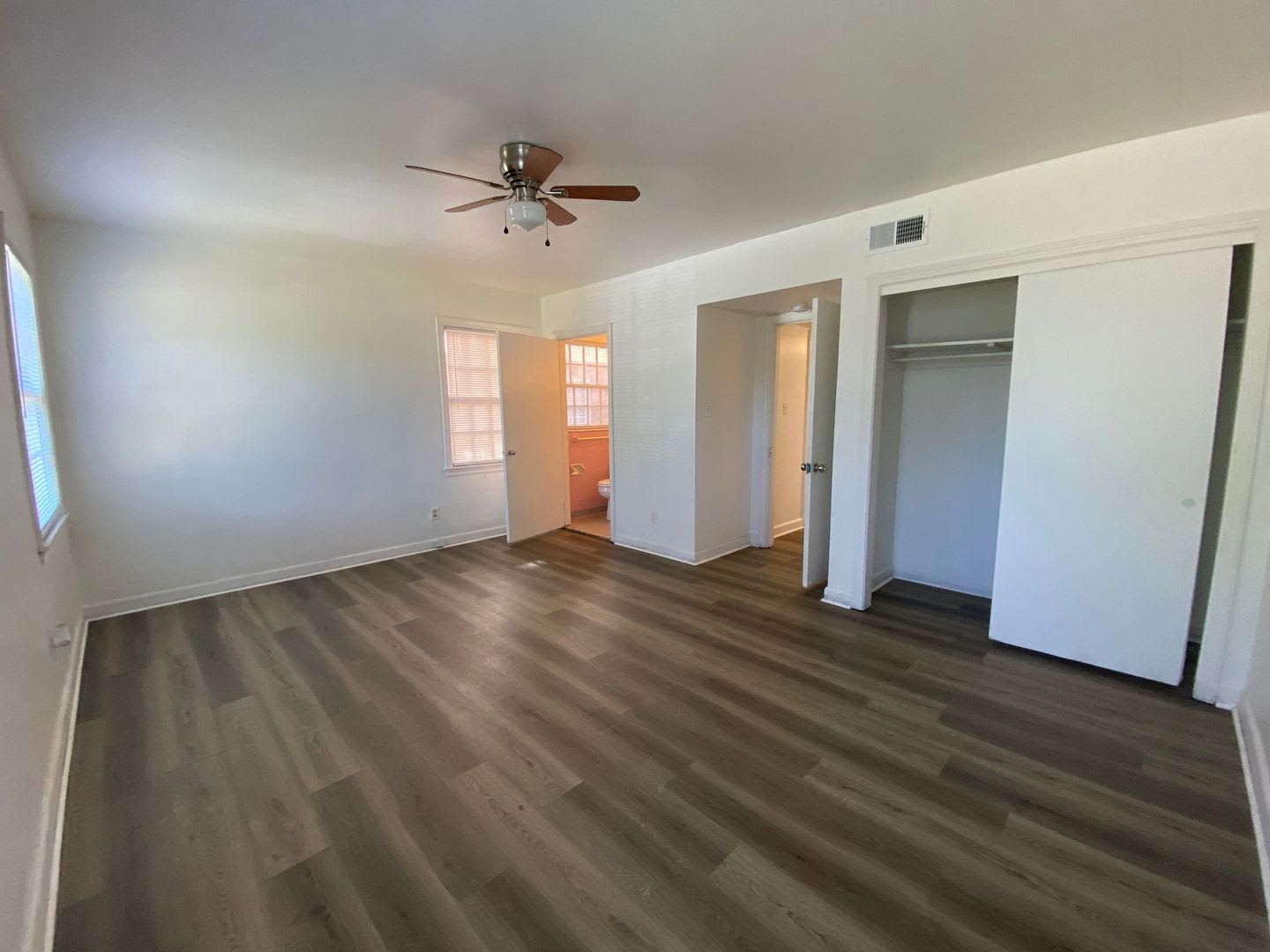 Charming 2-bedroom, 1.5-bath in Savannah, GA, Available now! – photo 3