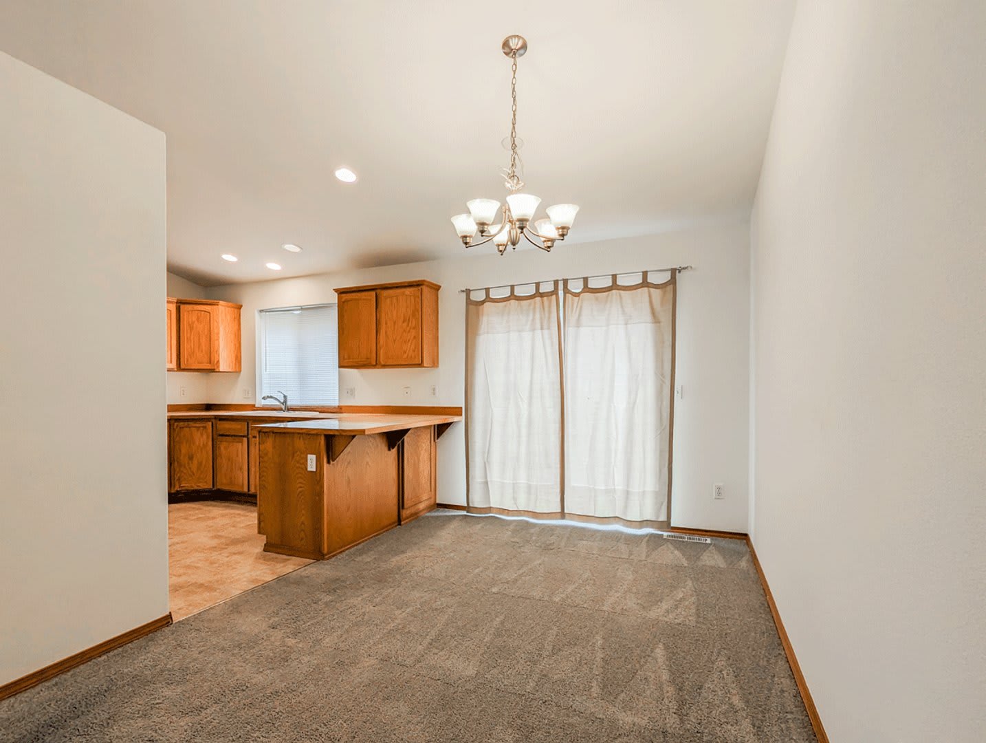 **Move-In Special** Move in ready 5 bed, 3 bath home w/ fenced backyard! – photo 3