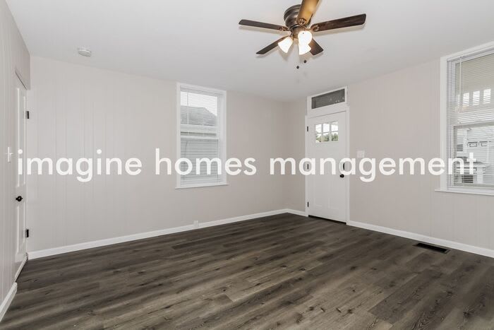 1111 Columbia Street – photo 3