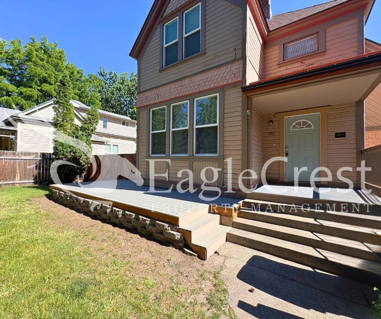Charming Historic 4 Bedroom Home With Fenced Yard Chicken Coop – photo 4
