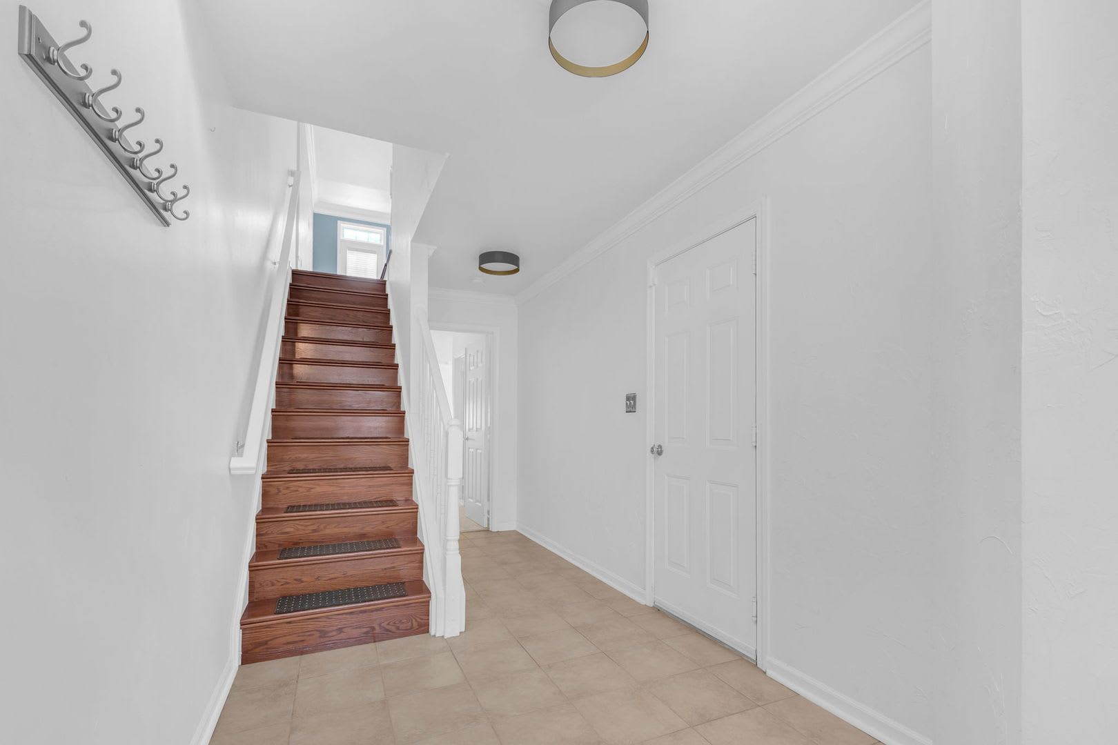 Dream Townhome In Kingstowne Updated Elegance With Flexible Living Space – photo 4