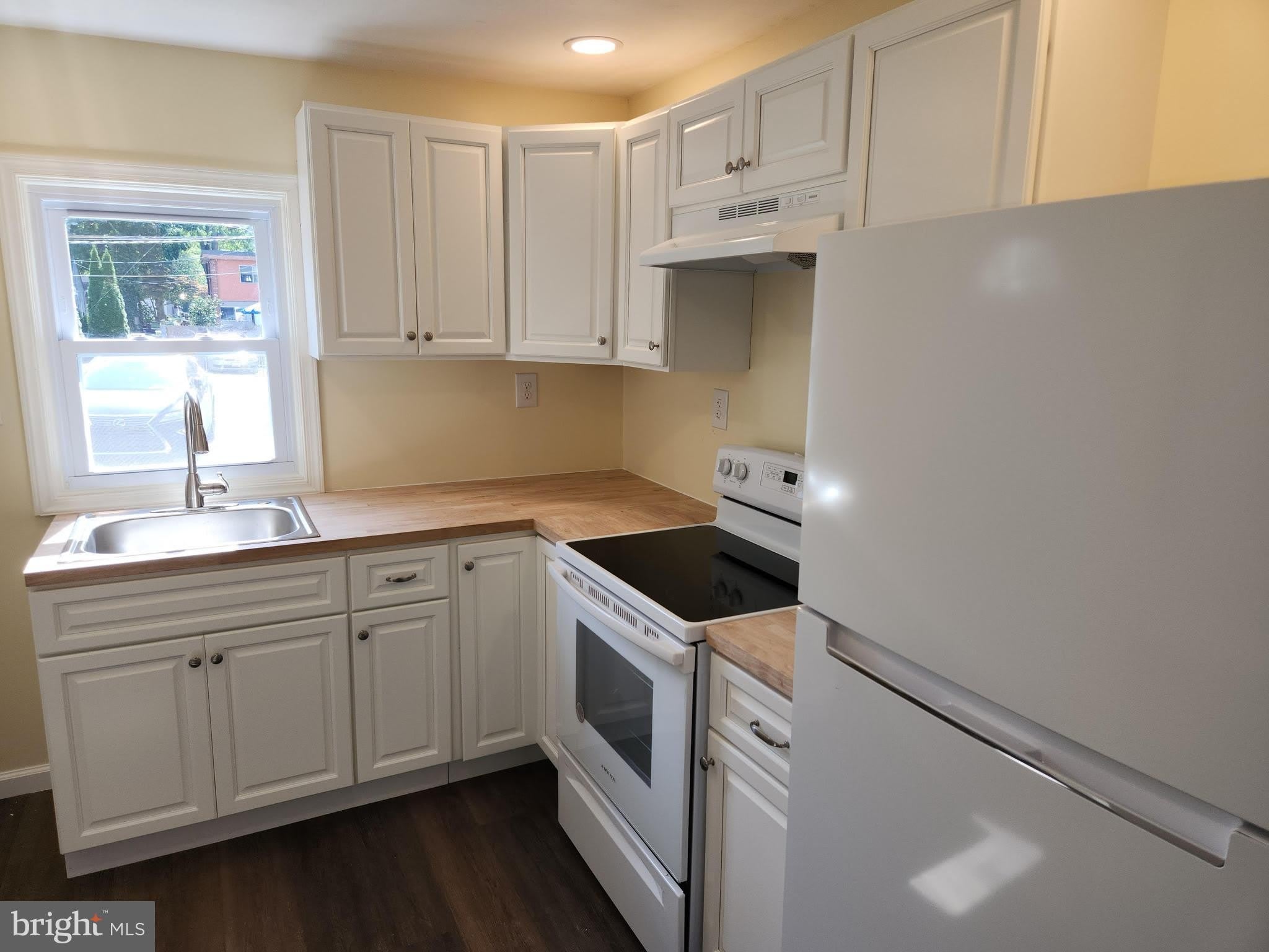 714 REVOLUTION Street – photo 3