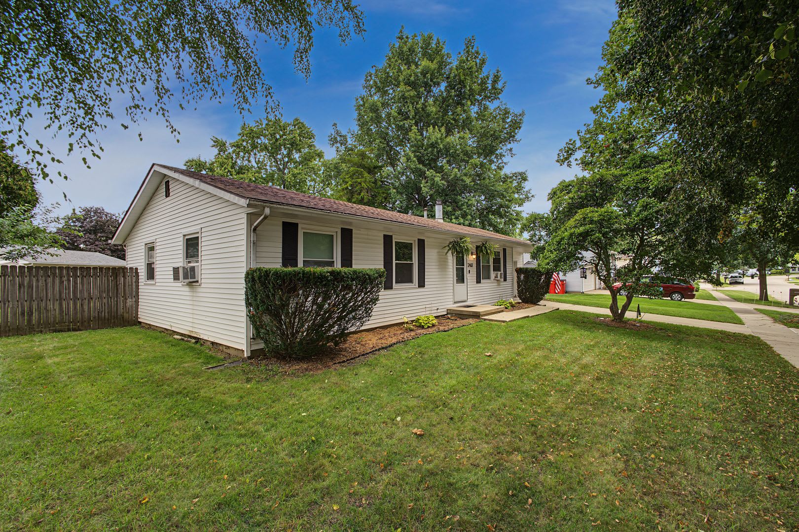COMING SOON! Southwest Champaign 3-Bedroom, 1.2-Bath Home for Rent – photo 4