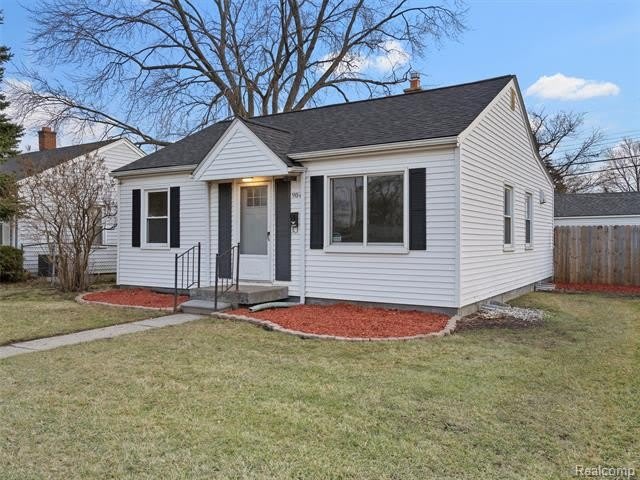 904 E Otis Avenue – photo 3