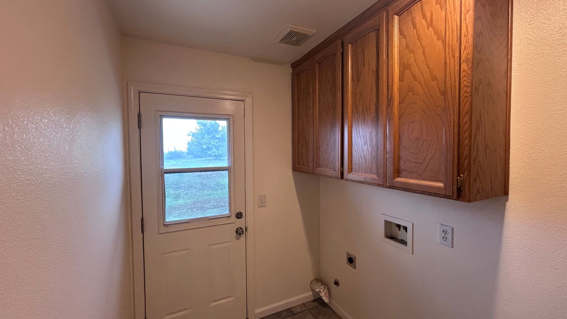 14575 Avenida Central – photo 4