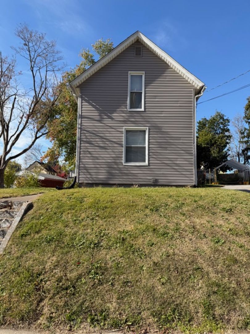 2 Bedrooms & 1 Bathroom in Barberton (West Side) – photo 1
