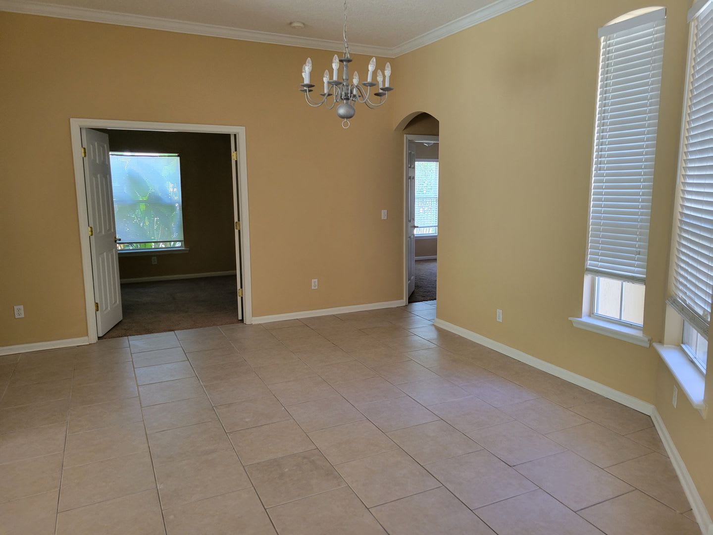 ***TWO WEEKS FREE*** Spacious 3 bed 2 bath Home for rent! – photo 4
