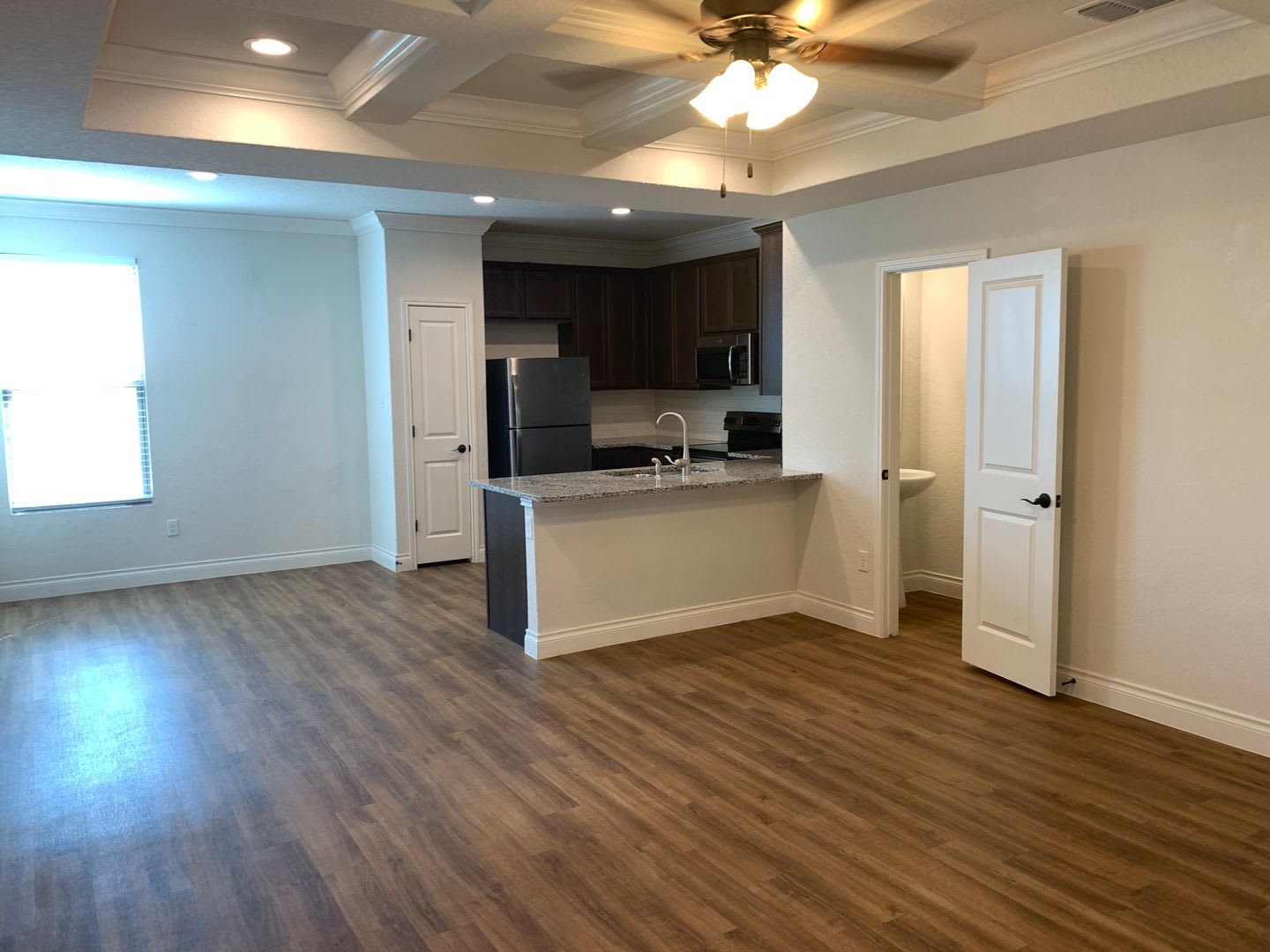 3/2.5/1.5 Duplex /Easy access to I-35 / Fridge, Washer, Dryer / Fenced in yard / NBISD – photo 4
