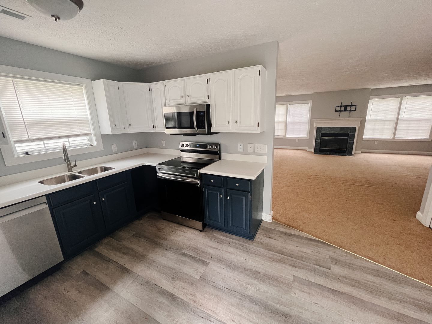 3 Bedroom 2.5 Bath Townhouse – photo 2