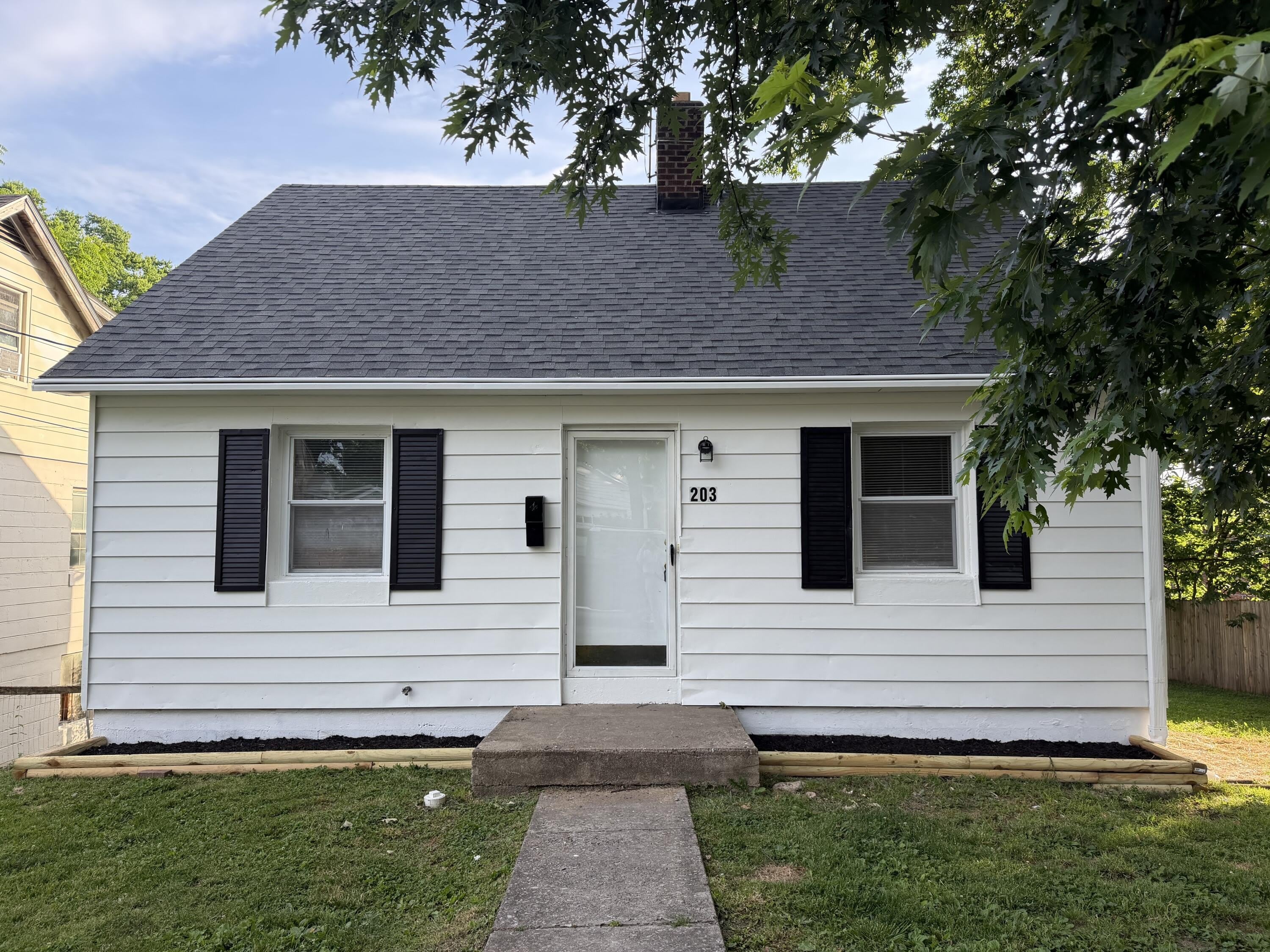 203 W Elm Street – photo 2