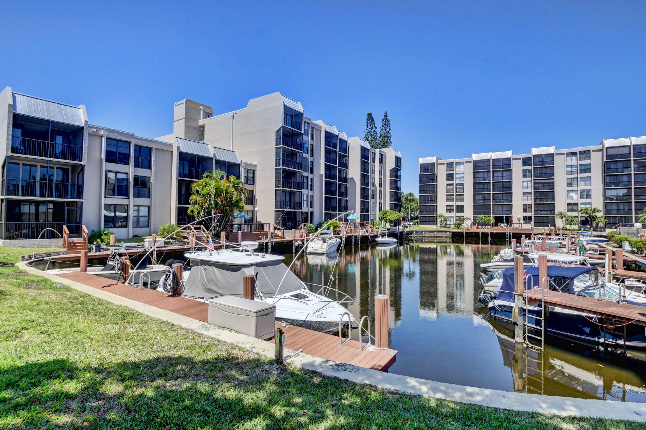 4 Royal Palm Way – photo 2
