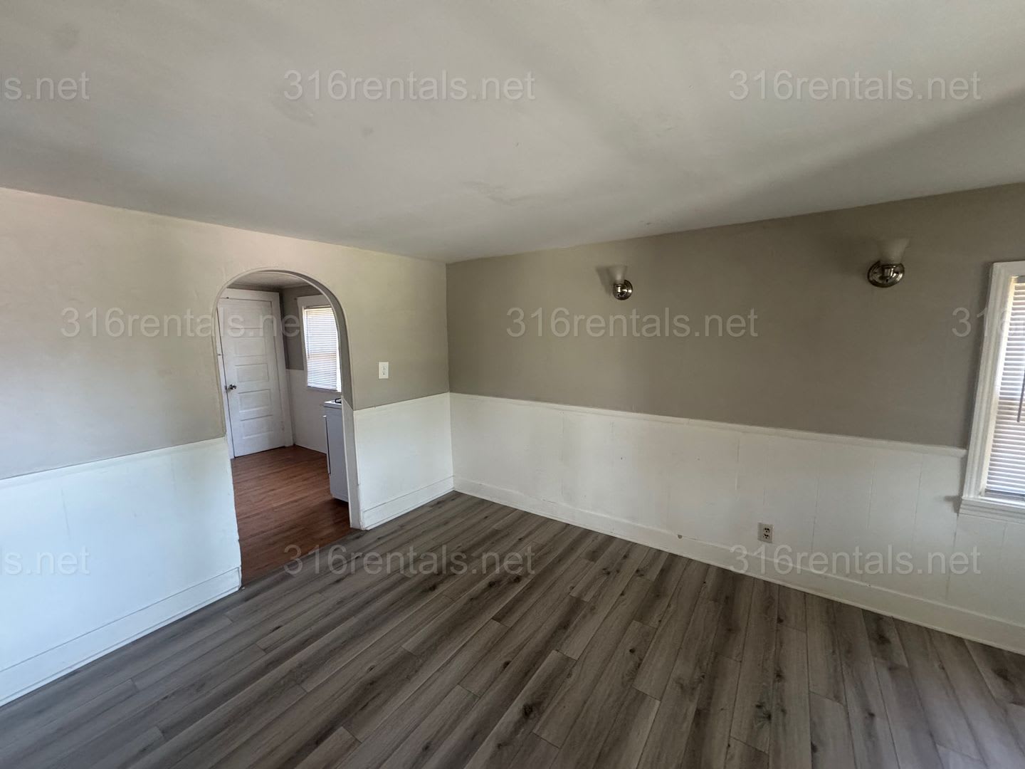 850 2 Bed 1 Bath Single Family Home – photo 3