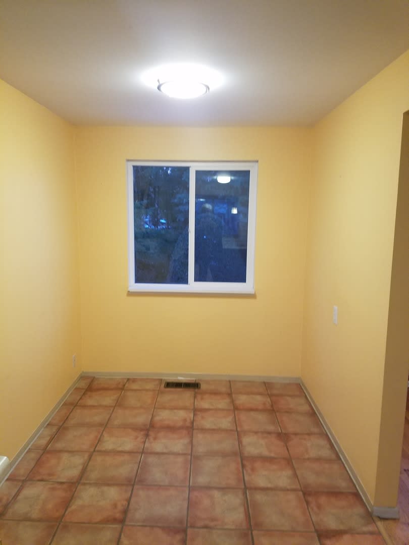 Downtown Burien Duplex Main Floor Rambler Unit 3 Bedroom 1 Bath Storage Washer Dryer Available Now – photo 4