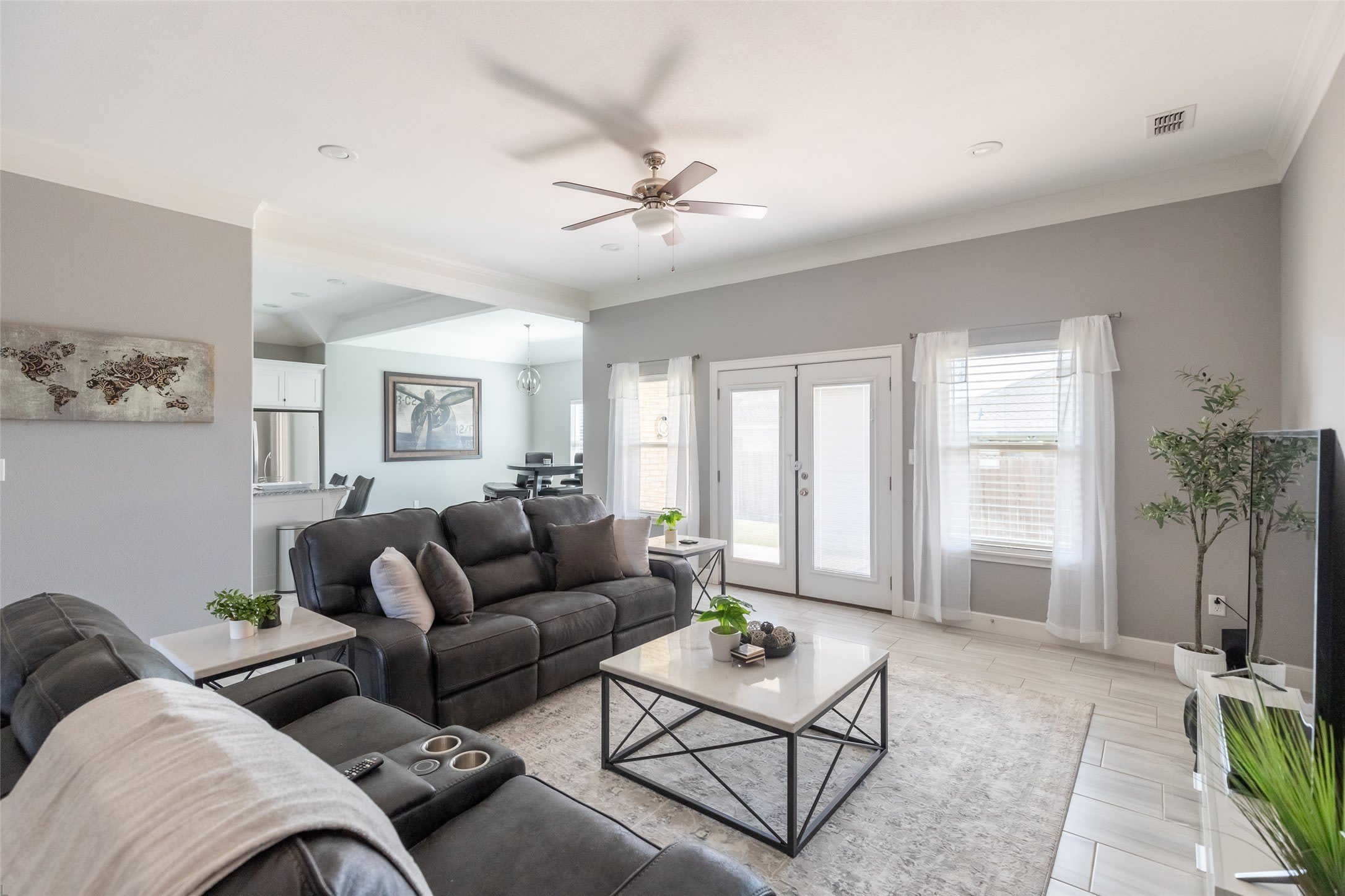 3126 Oakley Street – photo 1