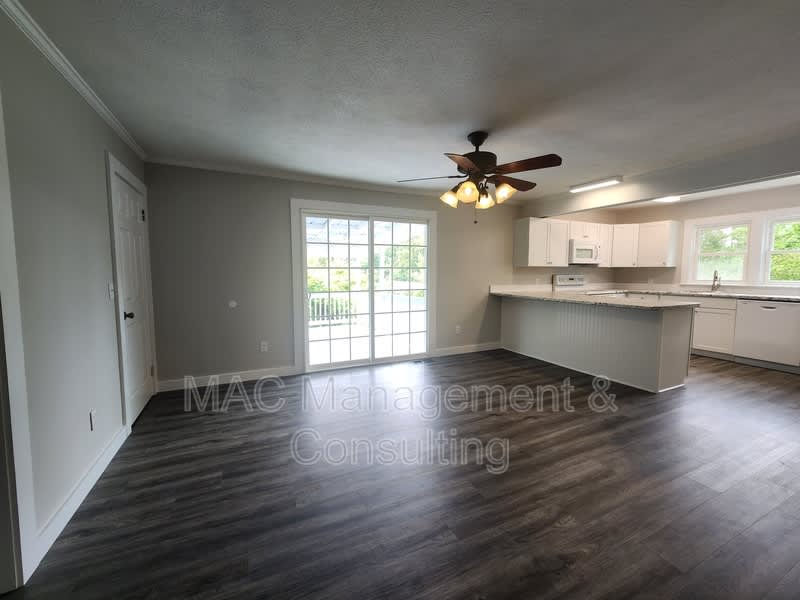 1067 Crescent Drive – photo 5