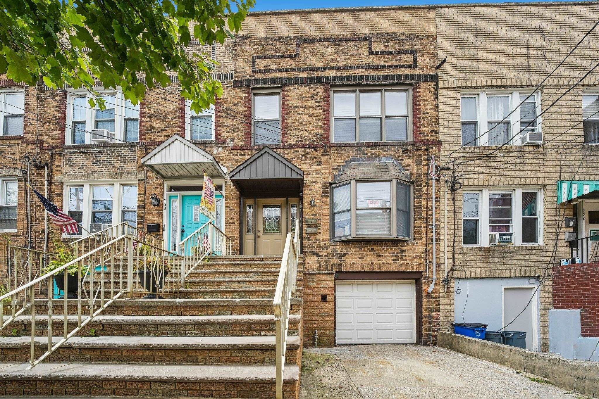 154 W 29TH ST – photo 1