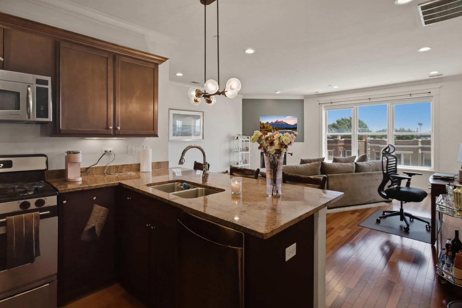 2801 North Oakley Avenue – photo 3