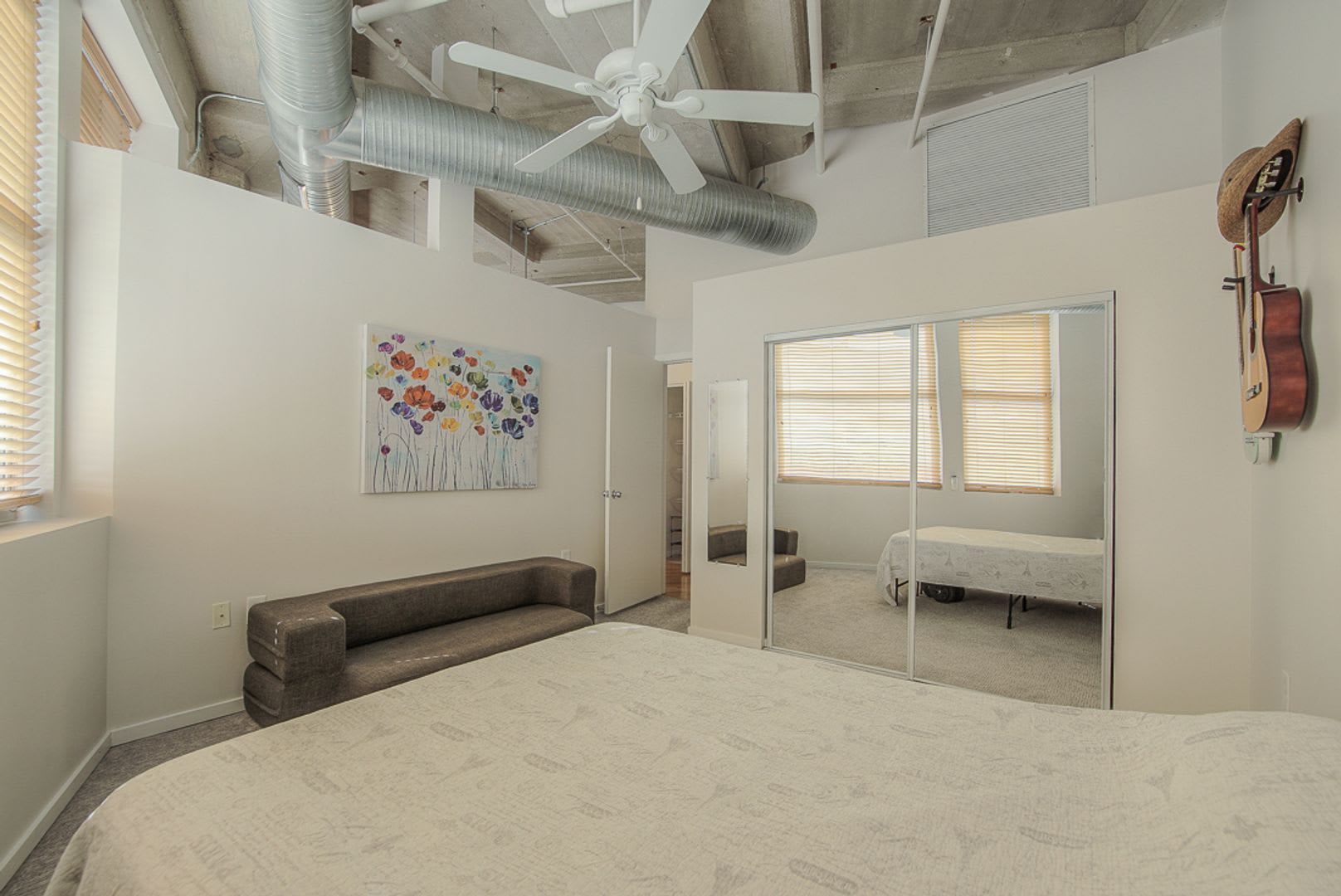 One Bedroom Unit In Wonderful Western Auto Lofts – photo 3