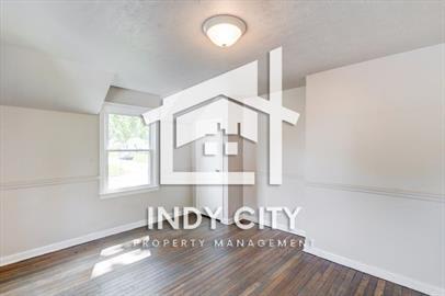 3702 North Oxford Street – photo 3