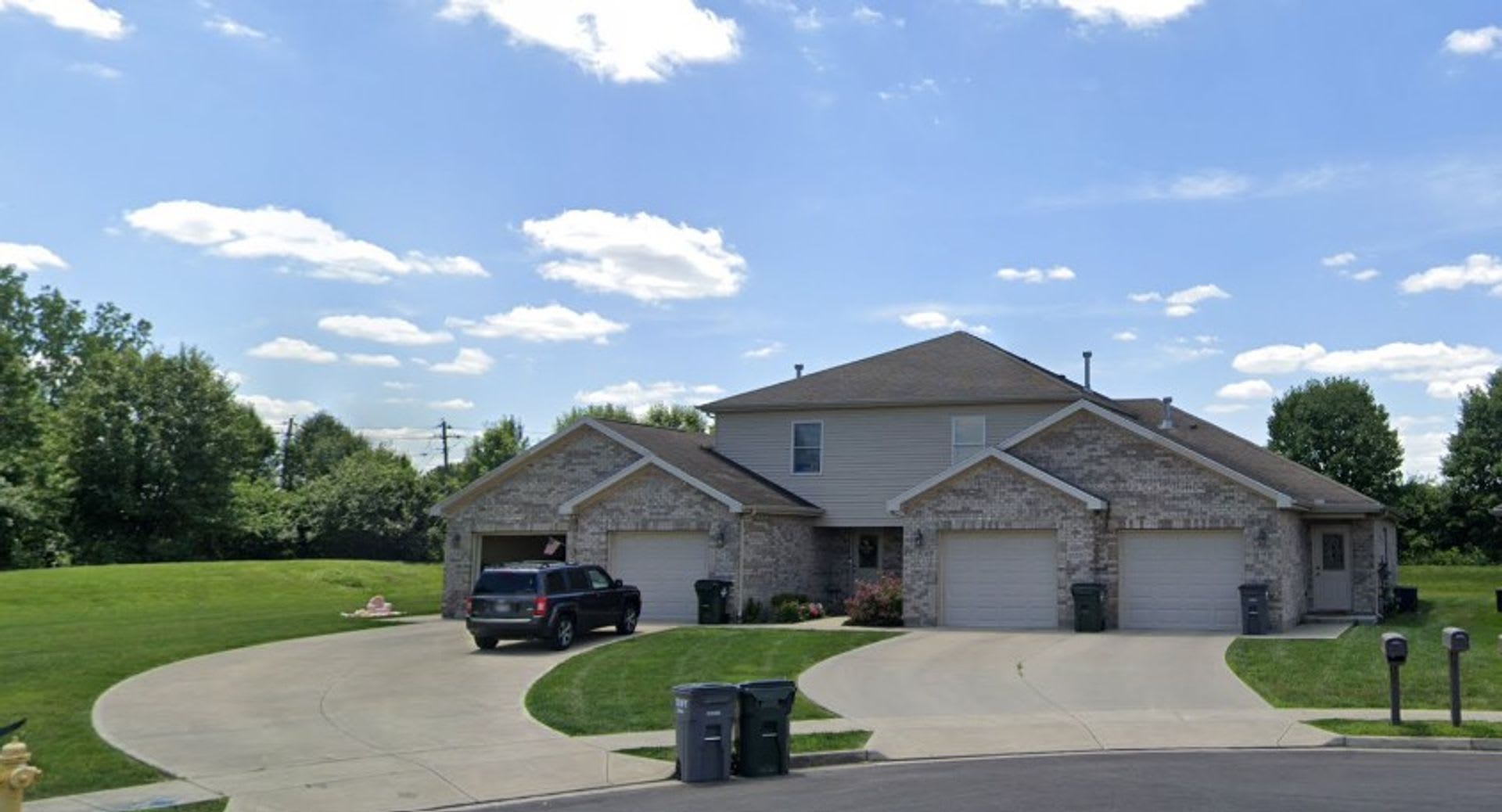 Spacious Two-Story Townhome with Attached Garage! – photo 1