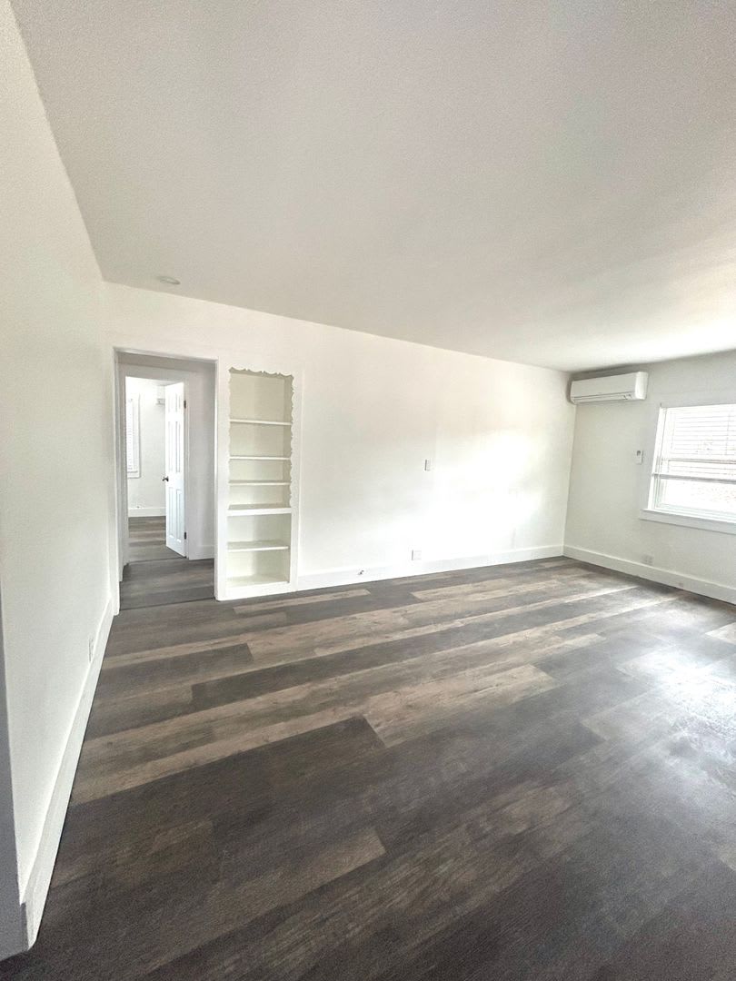 Newly Renovated 2 Bedroom 1 Bathroom Home – photo 3