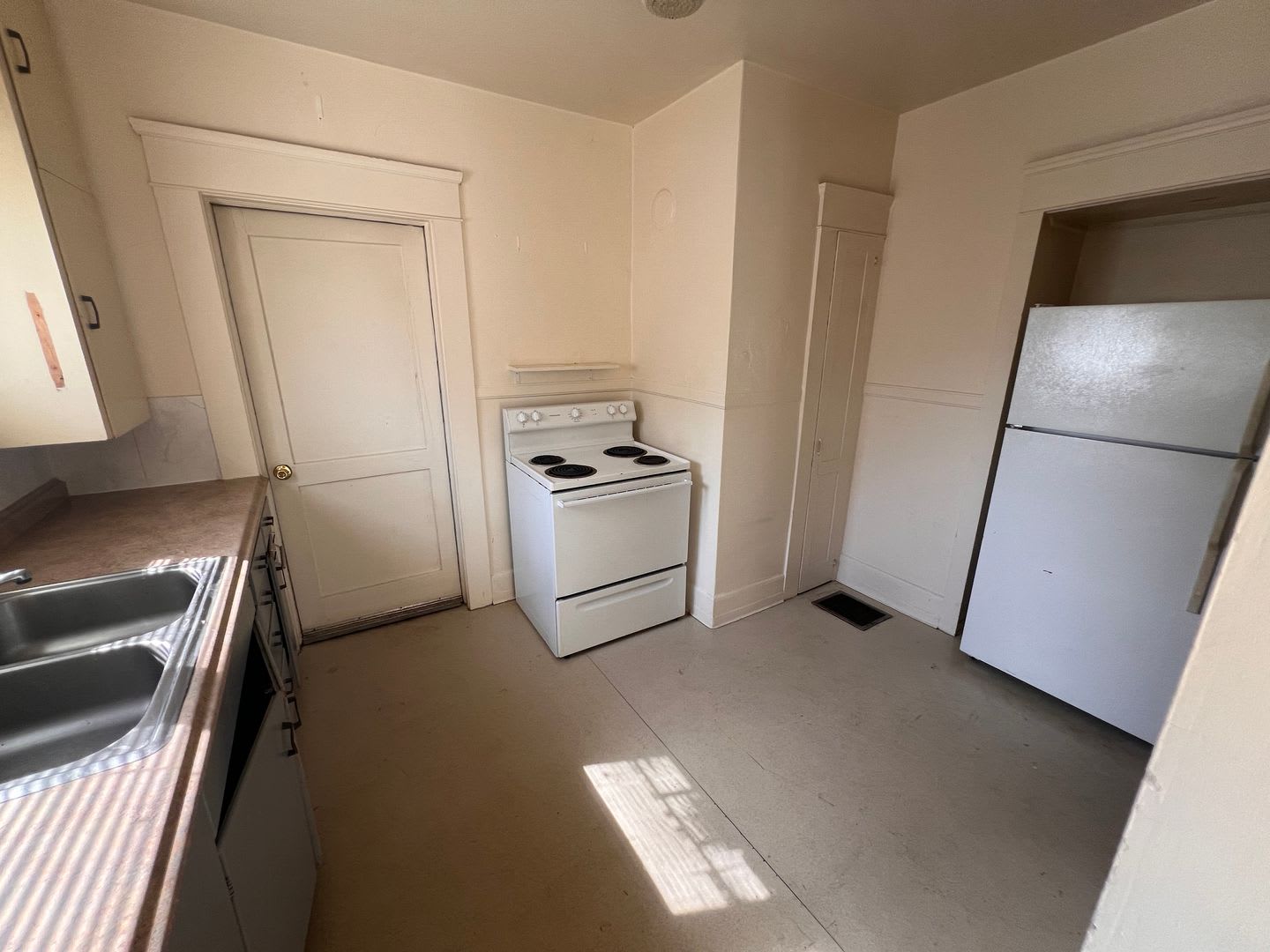 Vintage 3BD Home w/ Single Car Garage! – photo 5