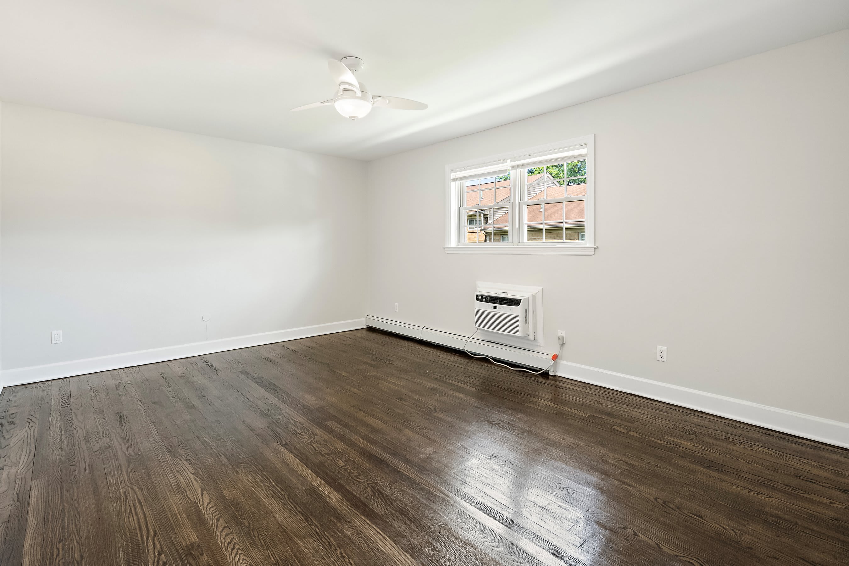 Crossroads Gardens Apartments – photo 4