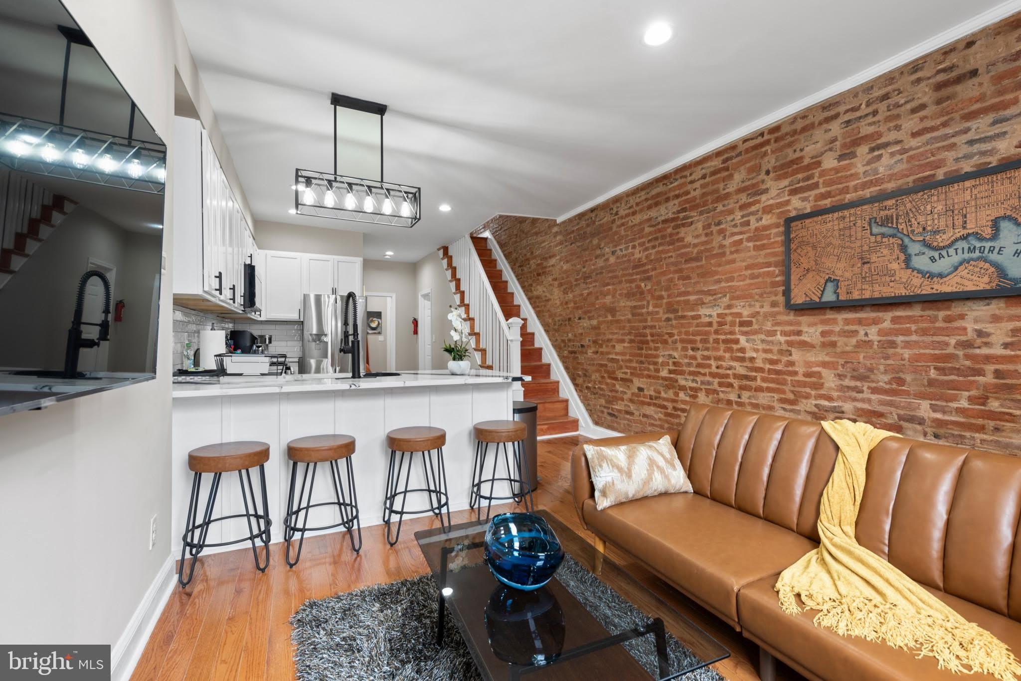 2235 E CHASE Street – photo 1
