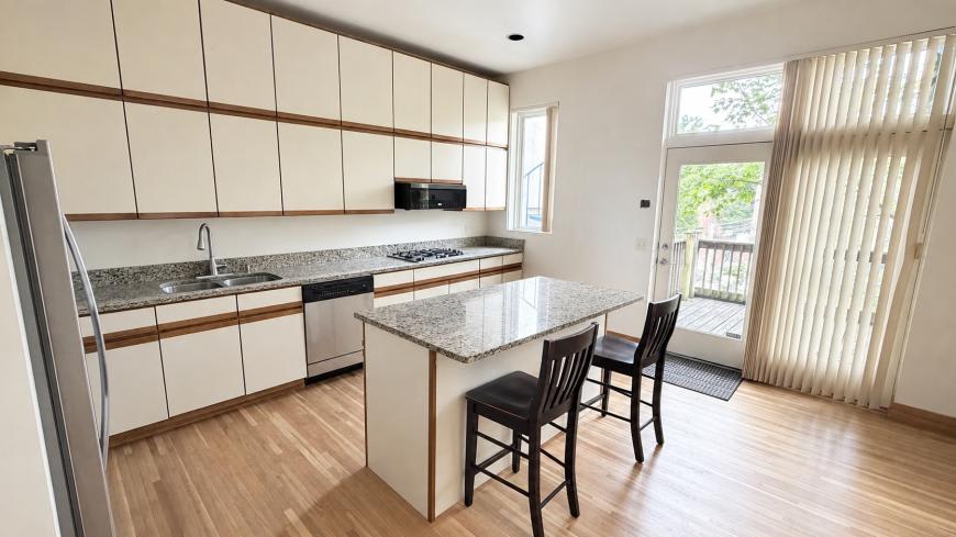534 West Dickens St. – photo 2
