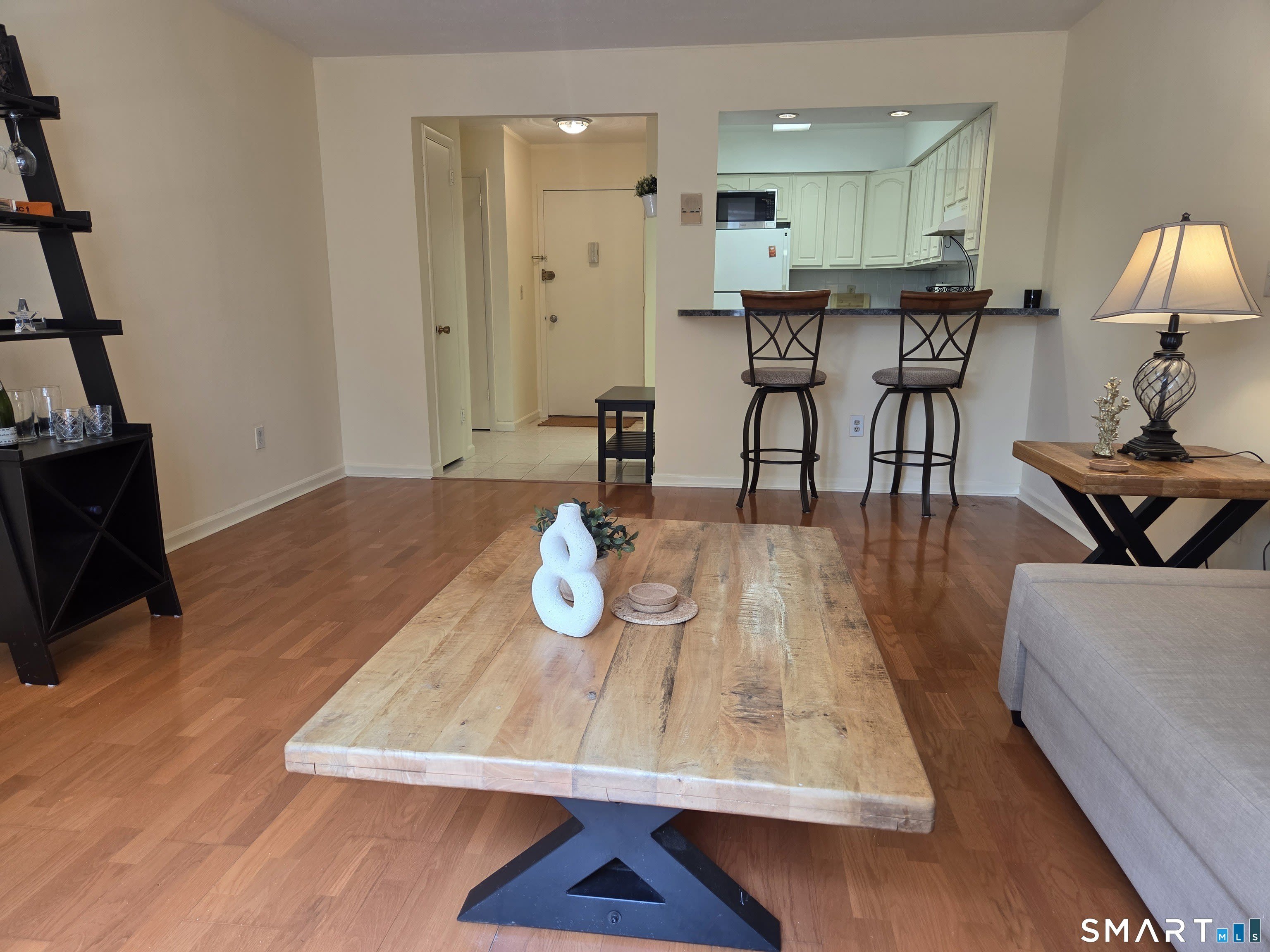 1525 E Putnam Avenue – photo 3