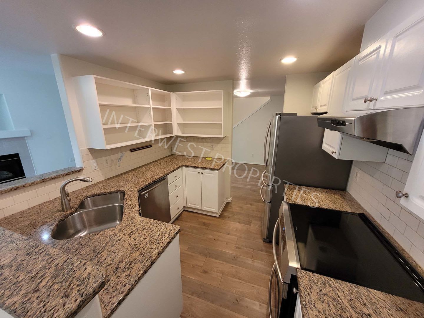 Beaverton 3 Bed 2 5Ba Beautiful 2 Story Condo With 2 Car Garage Gas Fireplace High Ceilings Patio – photo 5